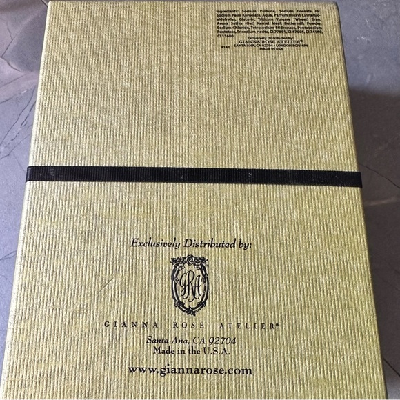 Pear French-Milled Soap with Oatmeal and Buttermilk x 4 Bars - Picture 6 of 7